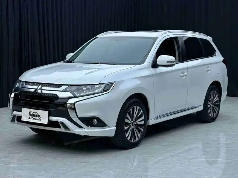 Mitsubishi Outlander, 2022