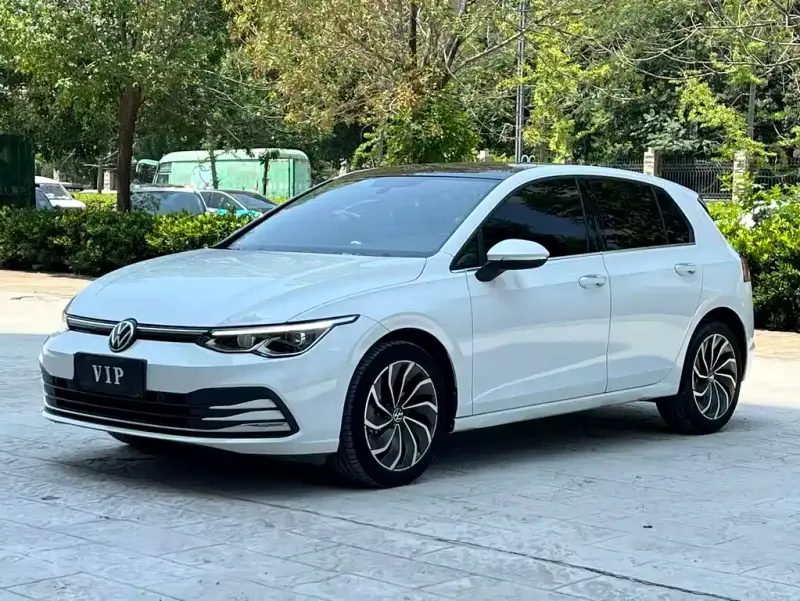 Volkswagen Golf, 2023
