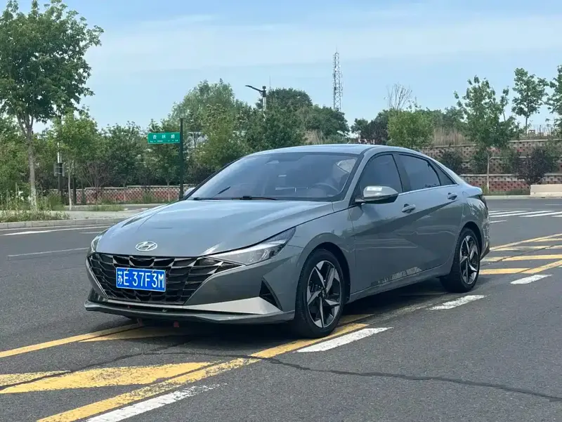 Hyundai Elantra, 2022
