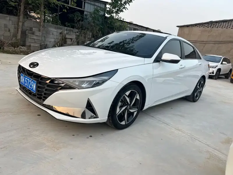 Hyundai Elantra, 2022