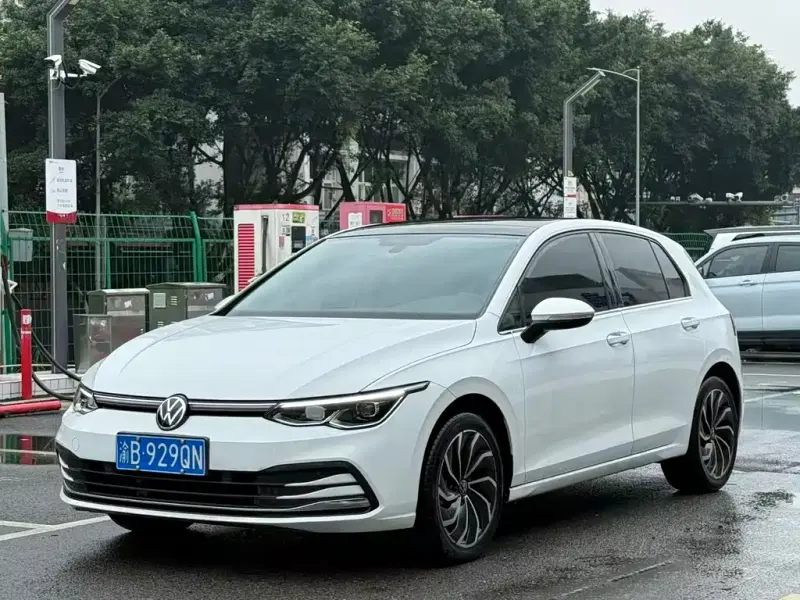 Volkswagen Golf, 2024
