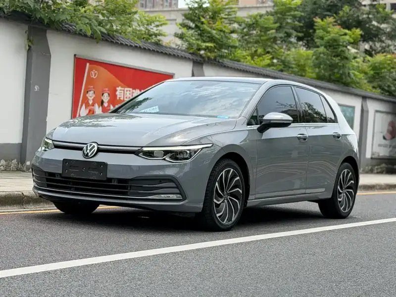 Volkswagen Golf, 2022