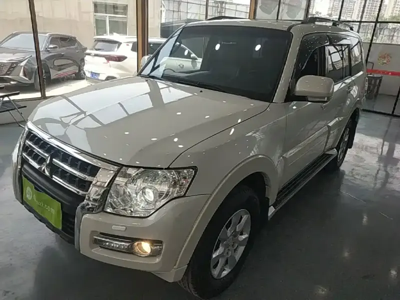 Mitsubishi Pajero (Import), 2018