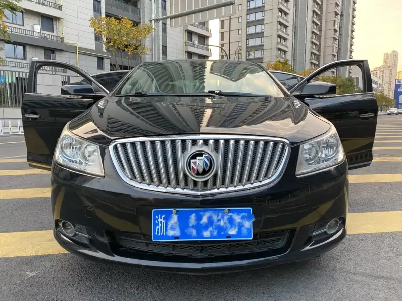 Buick LaCrosse, 2011