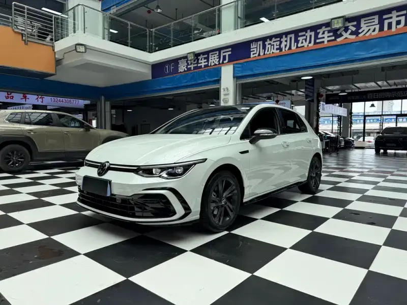 Volkswagen Golf, 2022
