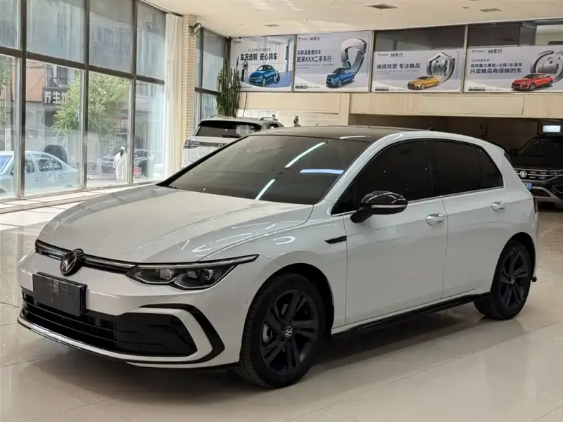 Volkswagen Golf, 2023