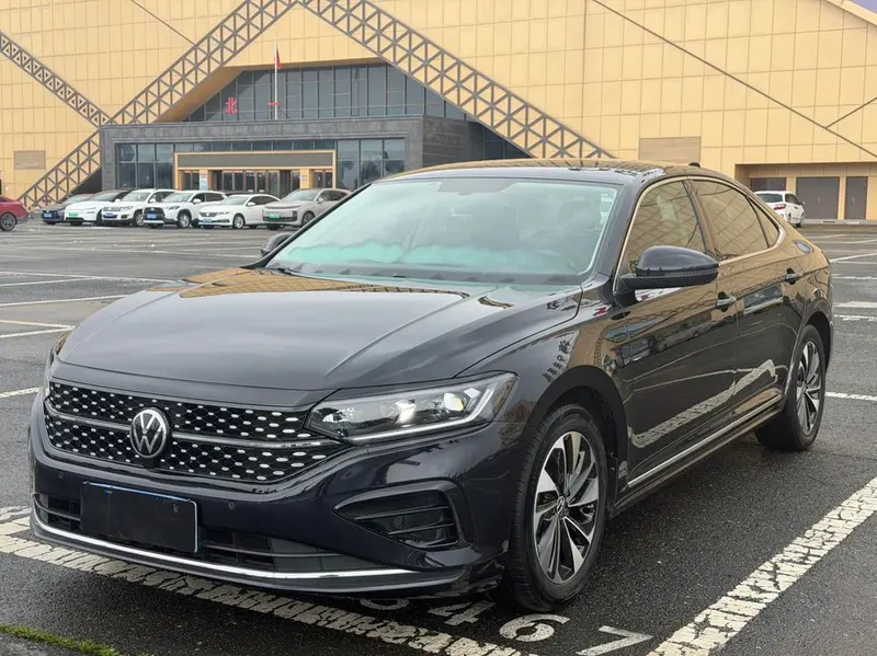 Volkswagen Passat, 2022
