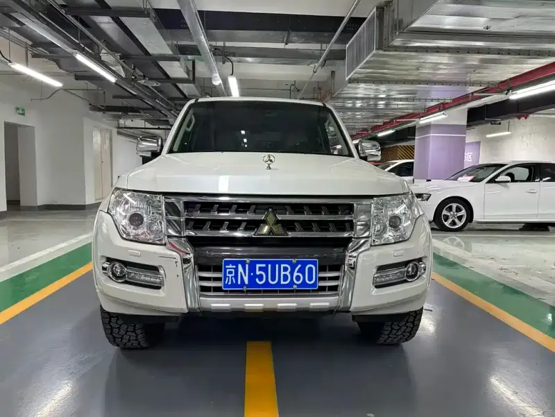 Mitsubishi Pajero (Import), 2019