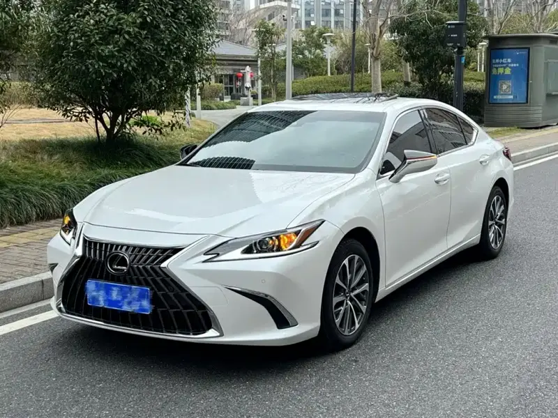 Lexus ES, 2024