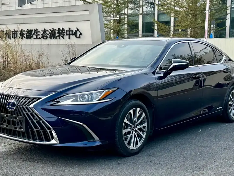 Lexus ES, 2022