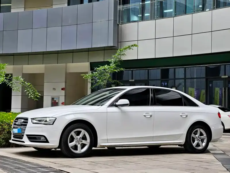 Audi A4L, 2012