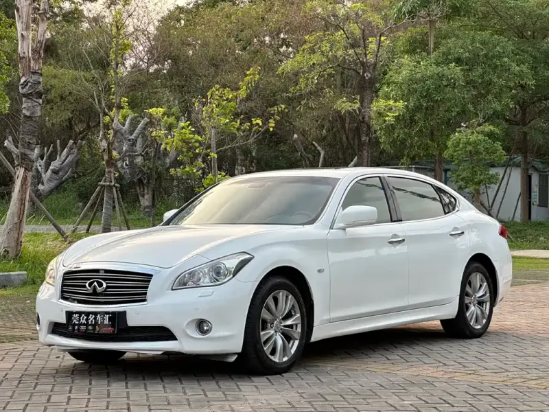 Infiniti M, 2012