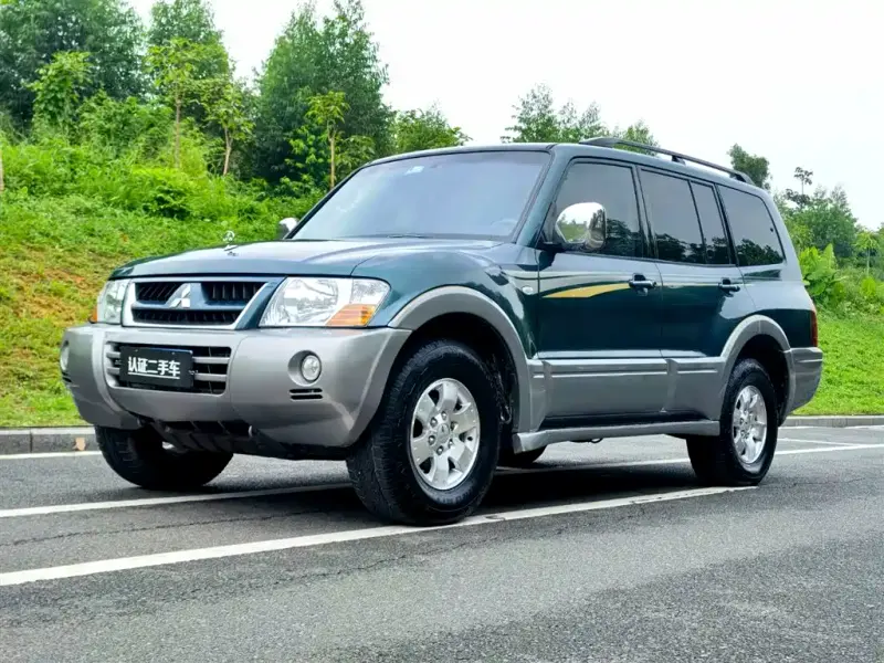 Mitsubishi Pajero (Import), 2004