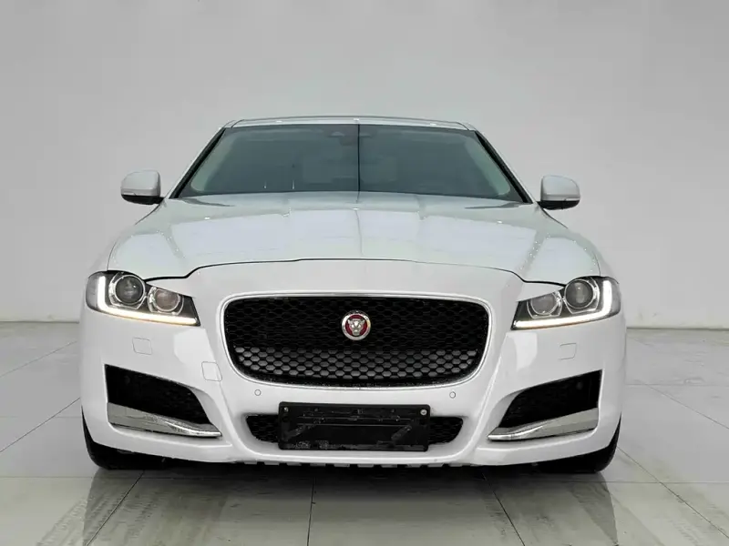 Jaguar XF, 2016