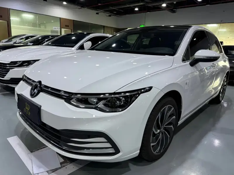 Volkswagen Golf, 2024