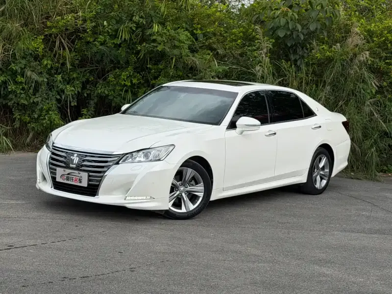 Toyota Crown, 2016