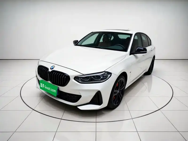 BMW 1 Series, 2022