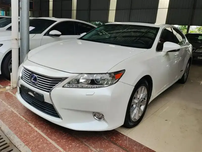 Lexus ES, 2015
