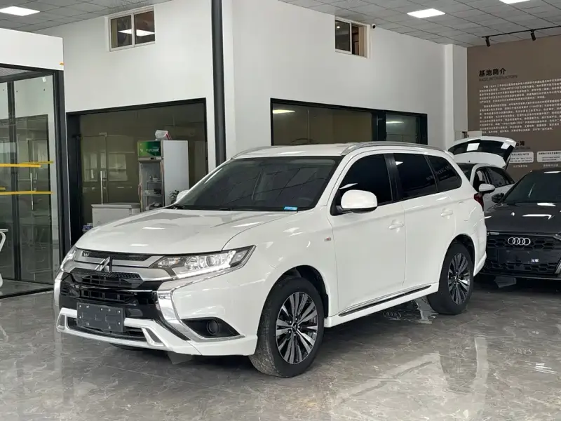 Mitsubishi Outlander, 2021