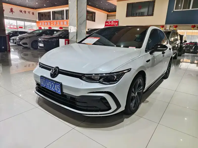 Volkswagen Golf, 2023