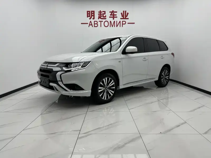 Mitsubishi Outlander, 2023