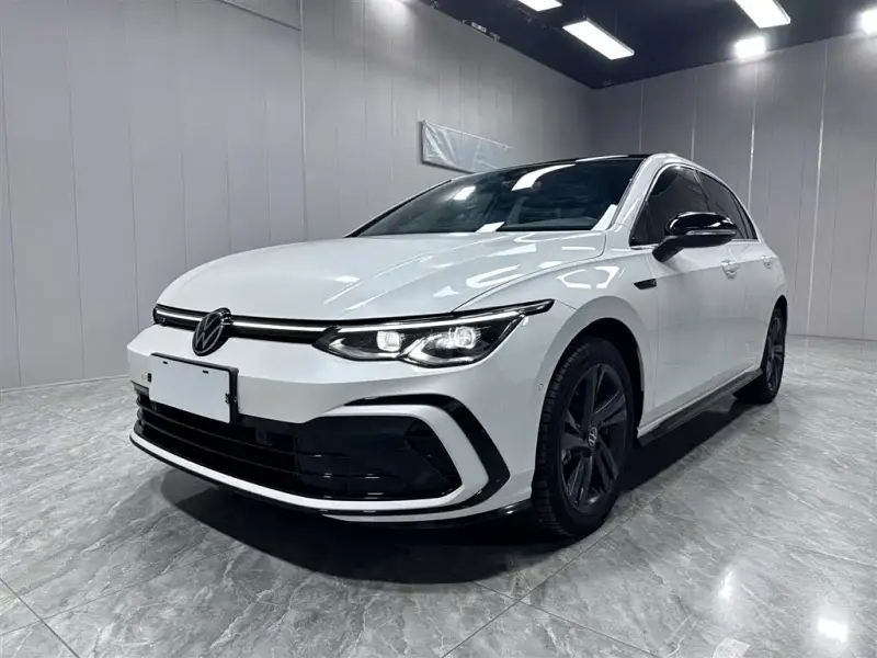 Volkswagen Golf, 2022