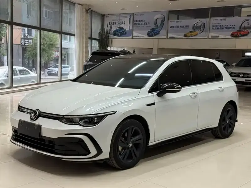 Volkswagen Golf, 2022