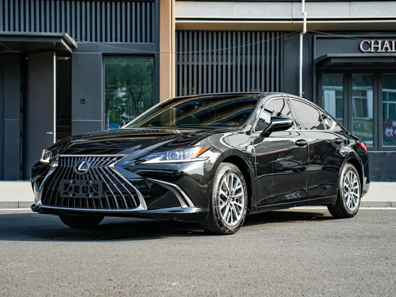 Lexus ES, 2022