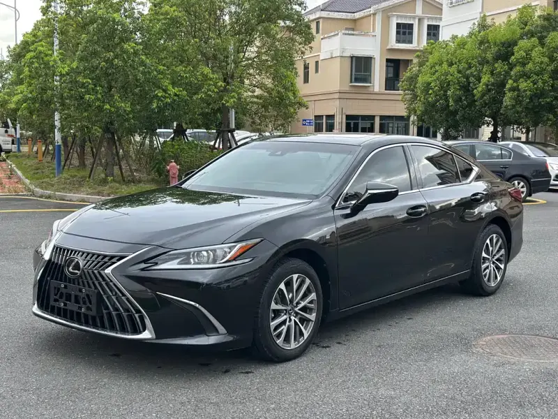 Lexus ES, 2023