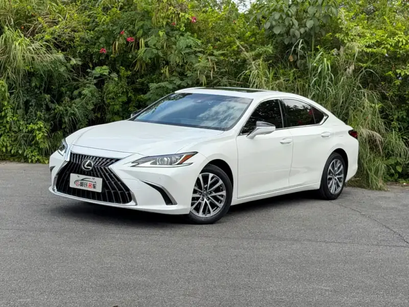 Lexus ES, 2023
