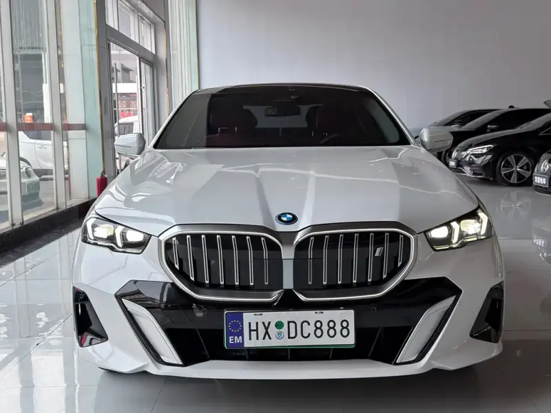 BMW i5, 2025