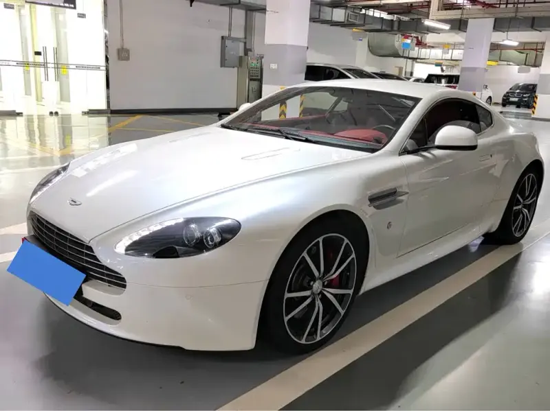 Aston Martin V8 Vantage, 2013