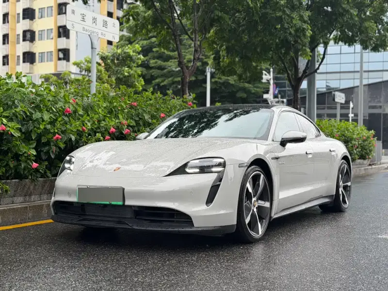 Porsche Taycan, 2022
