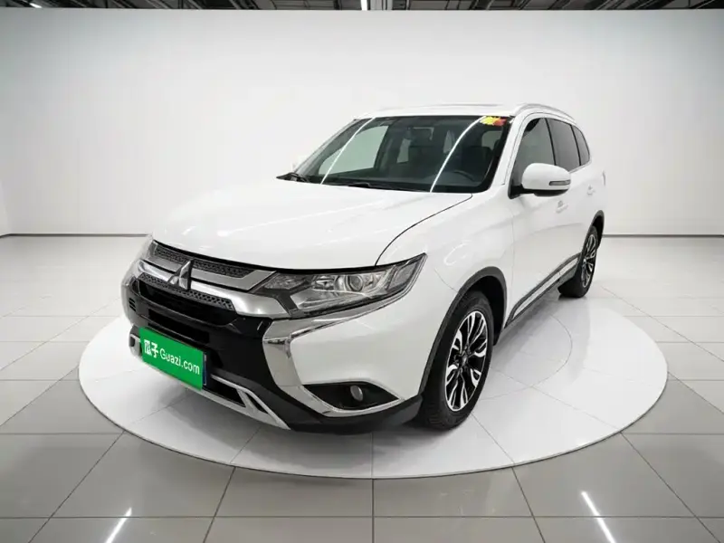 Mitsubishi Outlander, 2020