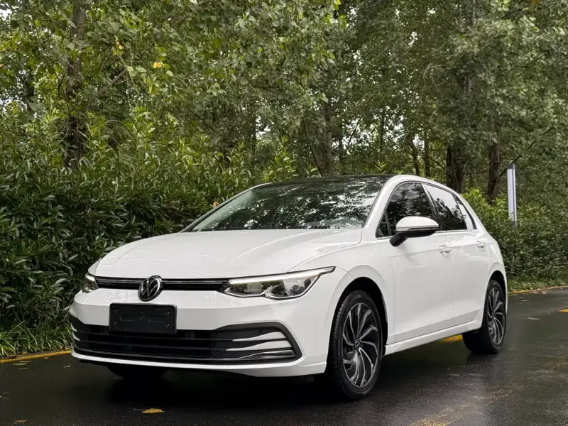 Volkswagen Golf, 2022