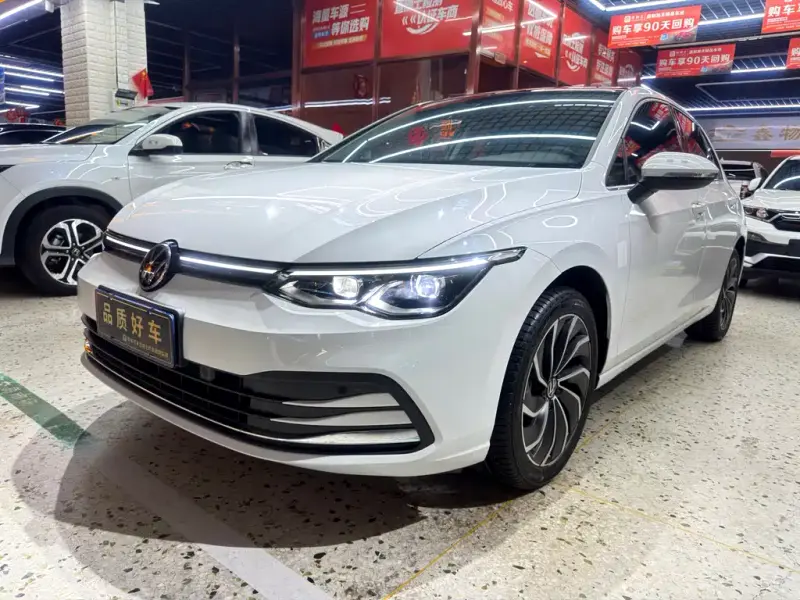 Volkswagen Golf, 2022