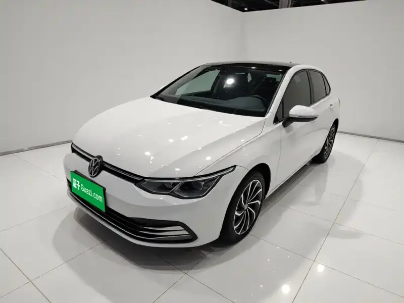 Volkswagen Golf, 2022