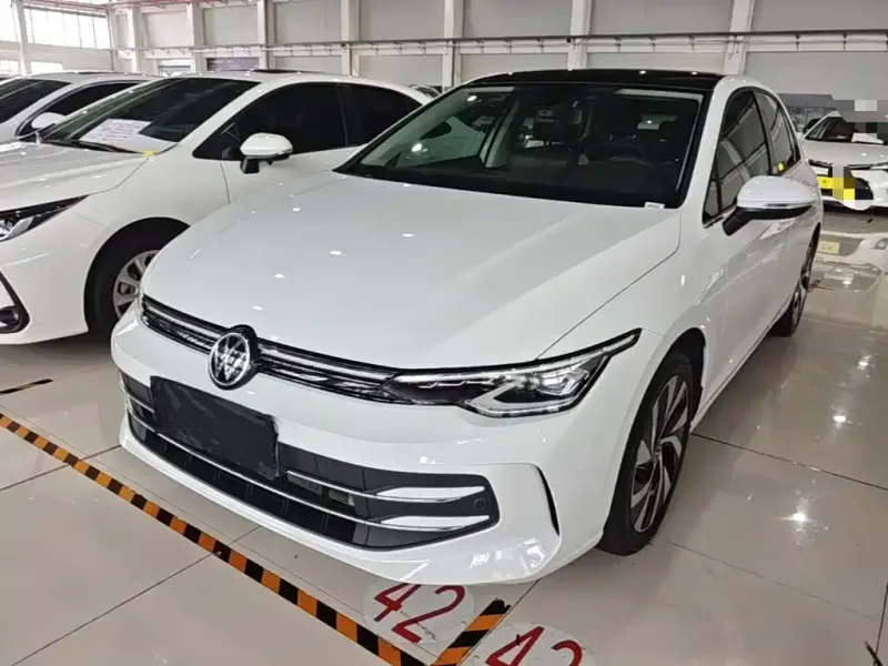Volkswagen Golf, 2025