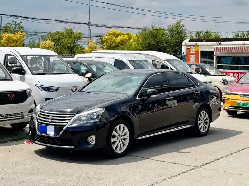 Toyota Crown, 2013