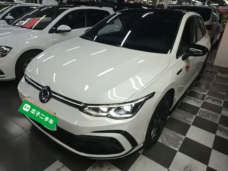 Volkswagen Golf, 2022