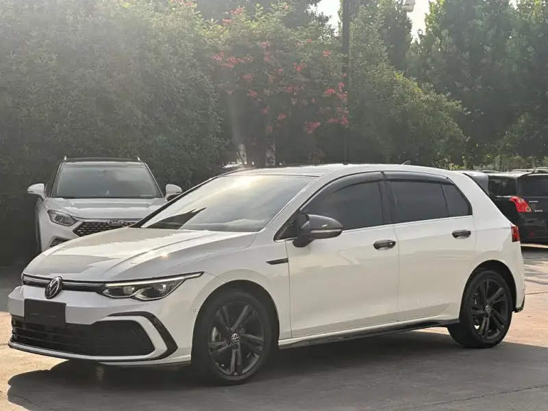 Volkswagen Golf, 2023