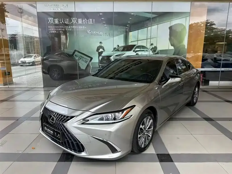 Lexus ES, 2022