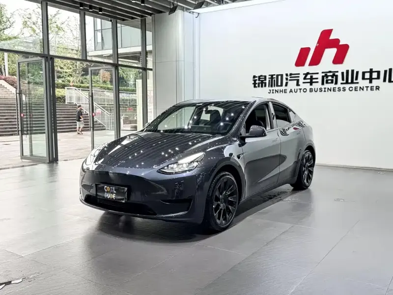 Tesla Model Y, 2024