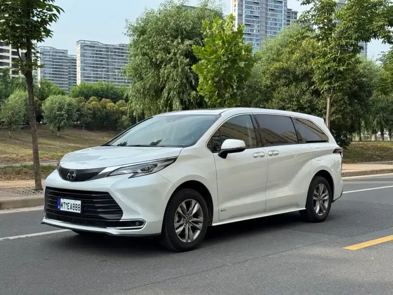 Toyota Sienna, 2025