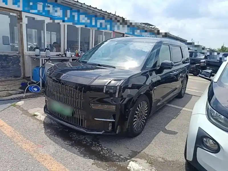 Zeekr 009, 2023