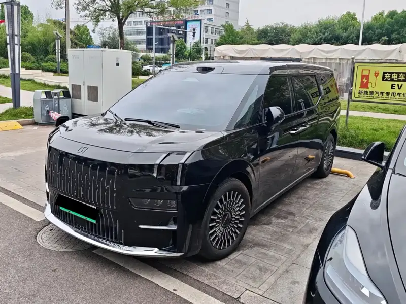 Zeekr 009, 2025