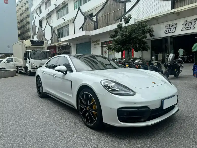 Porsche Panamera, 2023