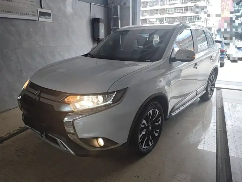 Mitsubishi Outlander, 2020