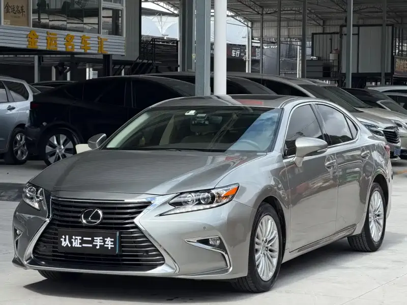 Lexus ES, 2015