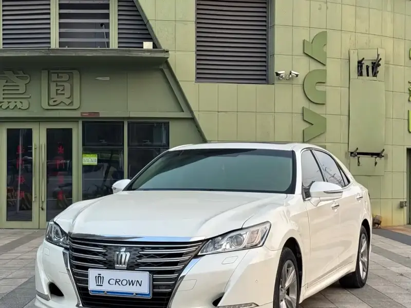 Toyota Crown, 2015